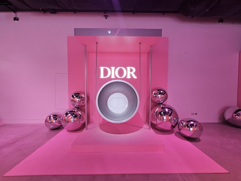 Inflatable Branded Mirror Ball. Inflatable Mirror Ball. Chrome Mirror Ball. Inflatable Advertising, Inflatable Marketing. Inflatables for Events. Display Inflatable.