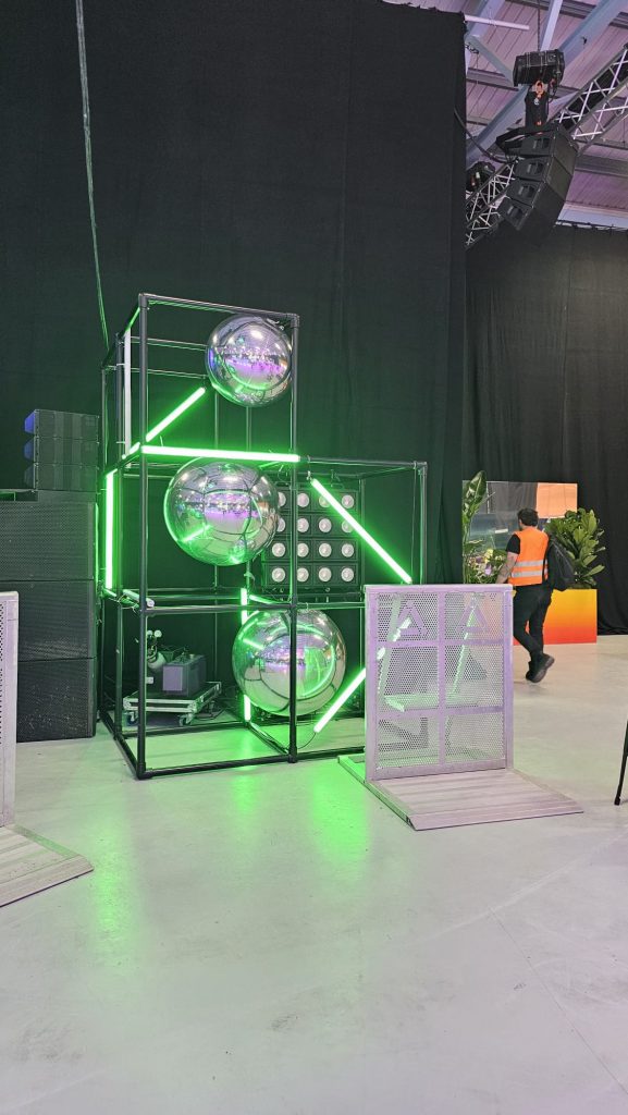Inflatable Mirror Ball. Chrome Mirror Ball. Mirror Ball Arch. Inflatable Advertising, Inflatable Marketing. Inflatables for Events. Display Inflatable. Mirror Ball Installation.