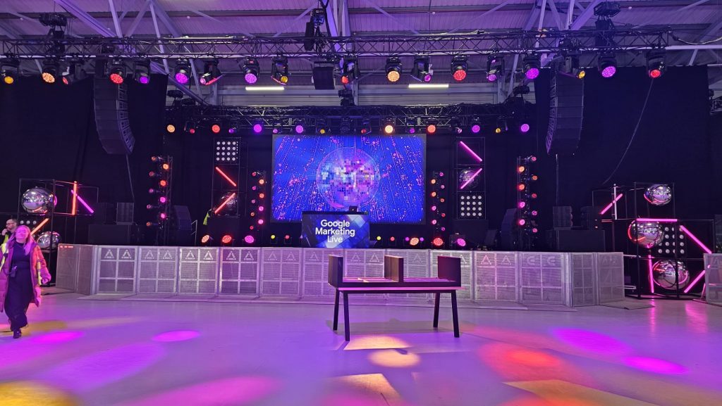 Inflatable Mirror Ball. Chrome Mirror Ball. Mirror Ball Arch. Inflatable Advertising, Inflatable Marketing. Inflatables for Events. Display Inflatable. Mirror Ball Installation.
