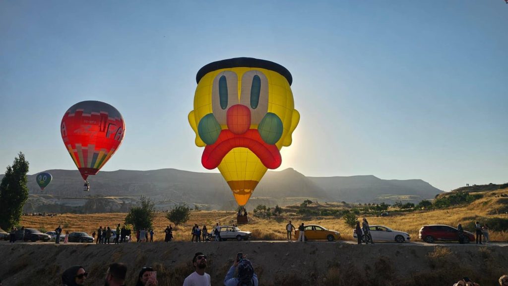 hot air balloon. hot air balloon art. slawn hot air balloon. slawn turkey. custom shape hot air balloon. custom character hot air balloon. hot air balloon festival. hot air balloon event turkey. BalonFest Cappadocia.