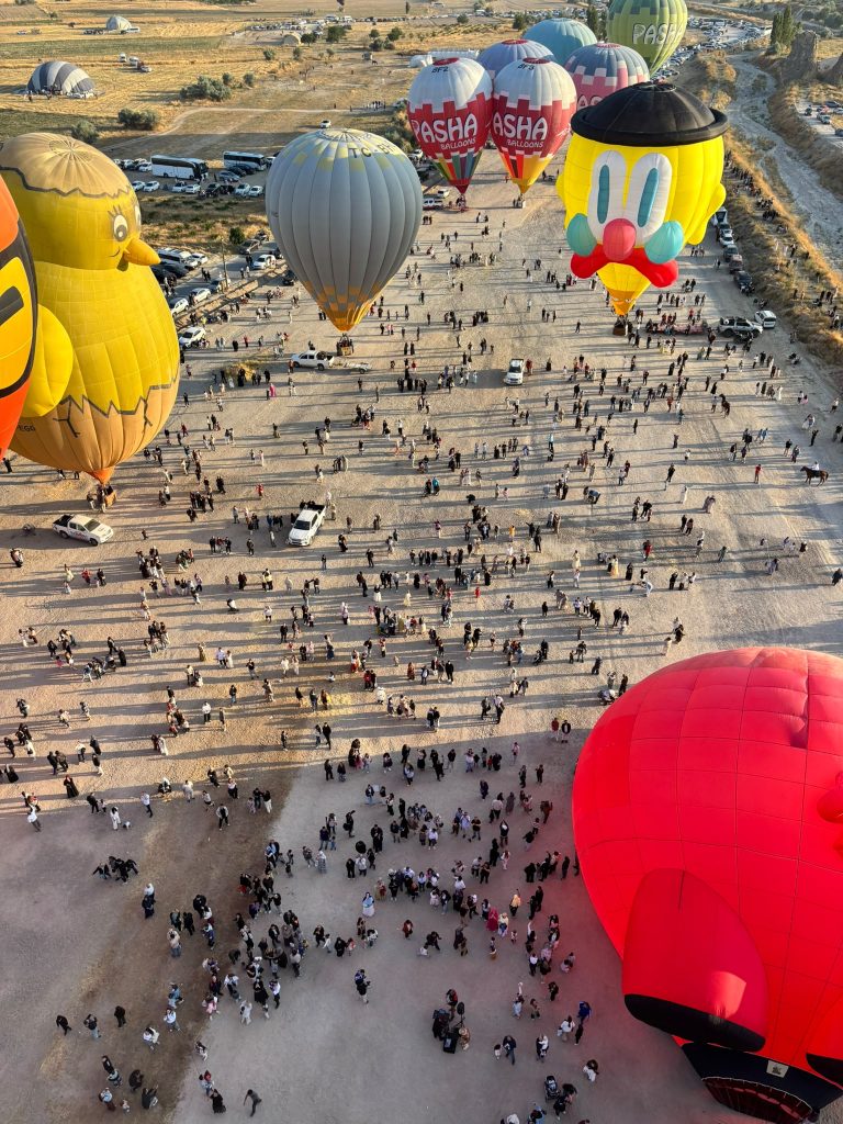 BalonFest Cappadocia. hot air balloon festival. hot air balloon event. hot air balloon art. slawn hot air balloon. custom character hot air balloon. custom hot air balloon.